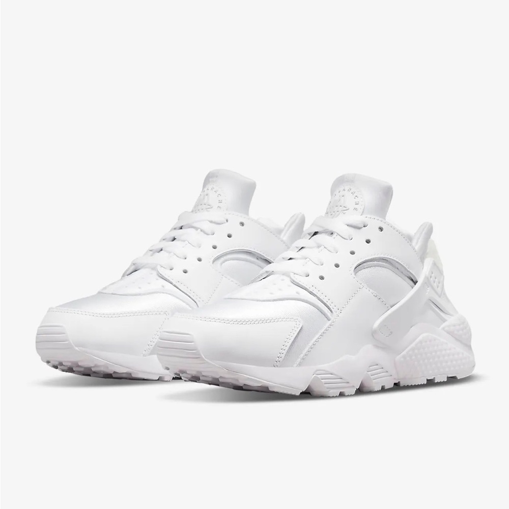 NIKE Air Huarache Women’s Shoe
